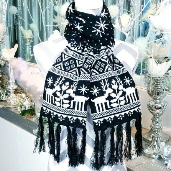 MODA ME COUTURE Accessories - WINTER SCARF WITH FRINGE
